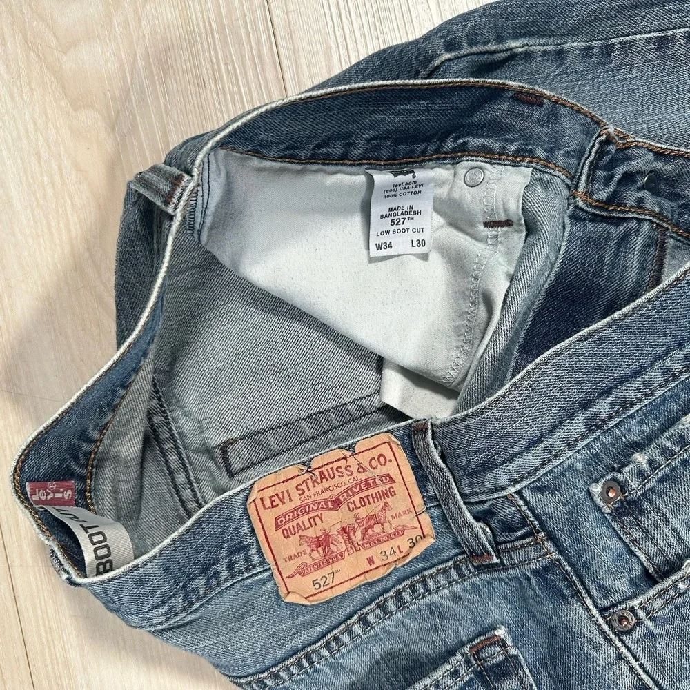 Levi's 527 Slim Bootcut Jeans Mens 34x30 Medium Blue Wash 100% Cotton Distressed